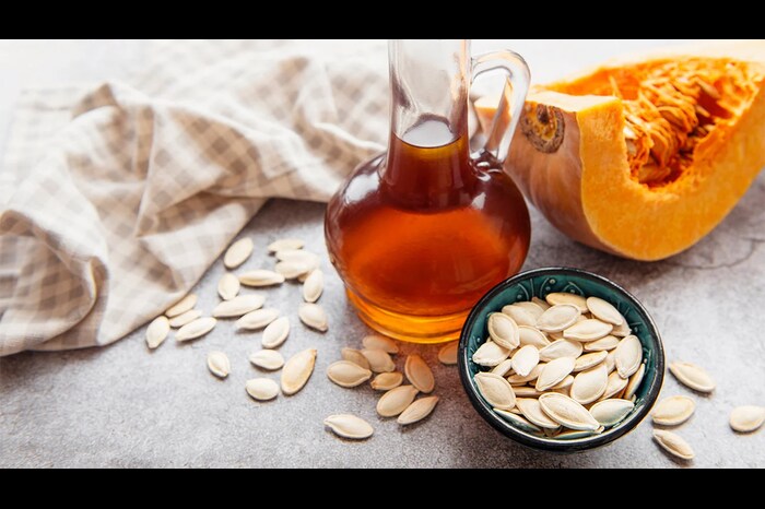 how to use pumpkin seed oil for a thick, shiny scalp 