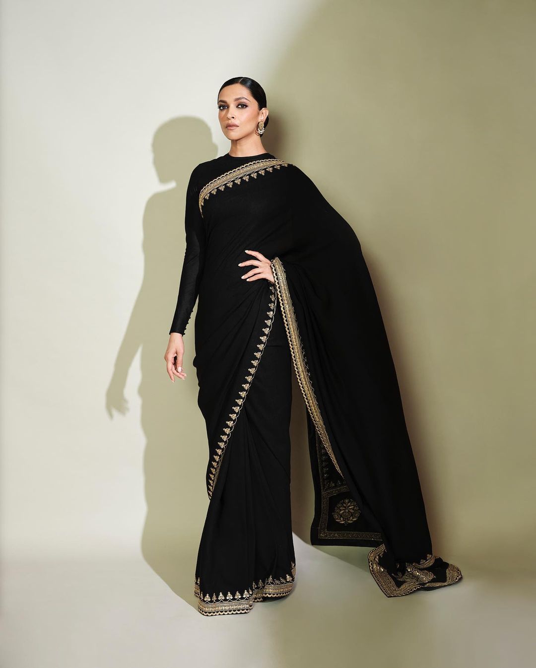 mehndi outfit black golden saree