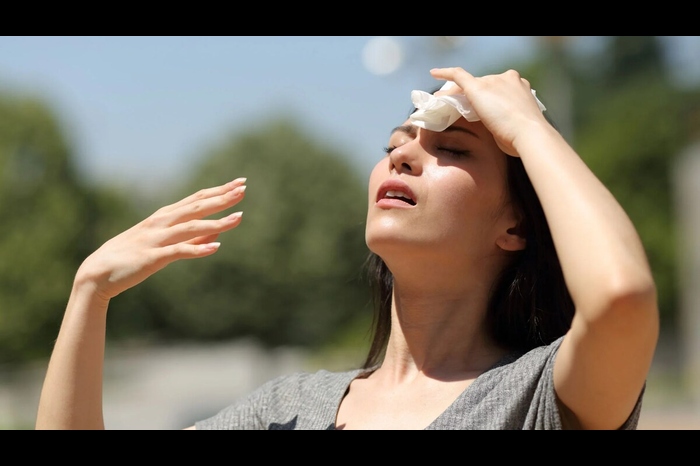 things to do immediately when someone collapses from heatstroke 