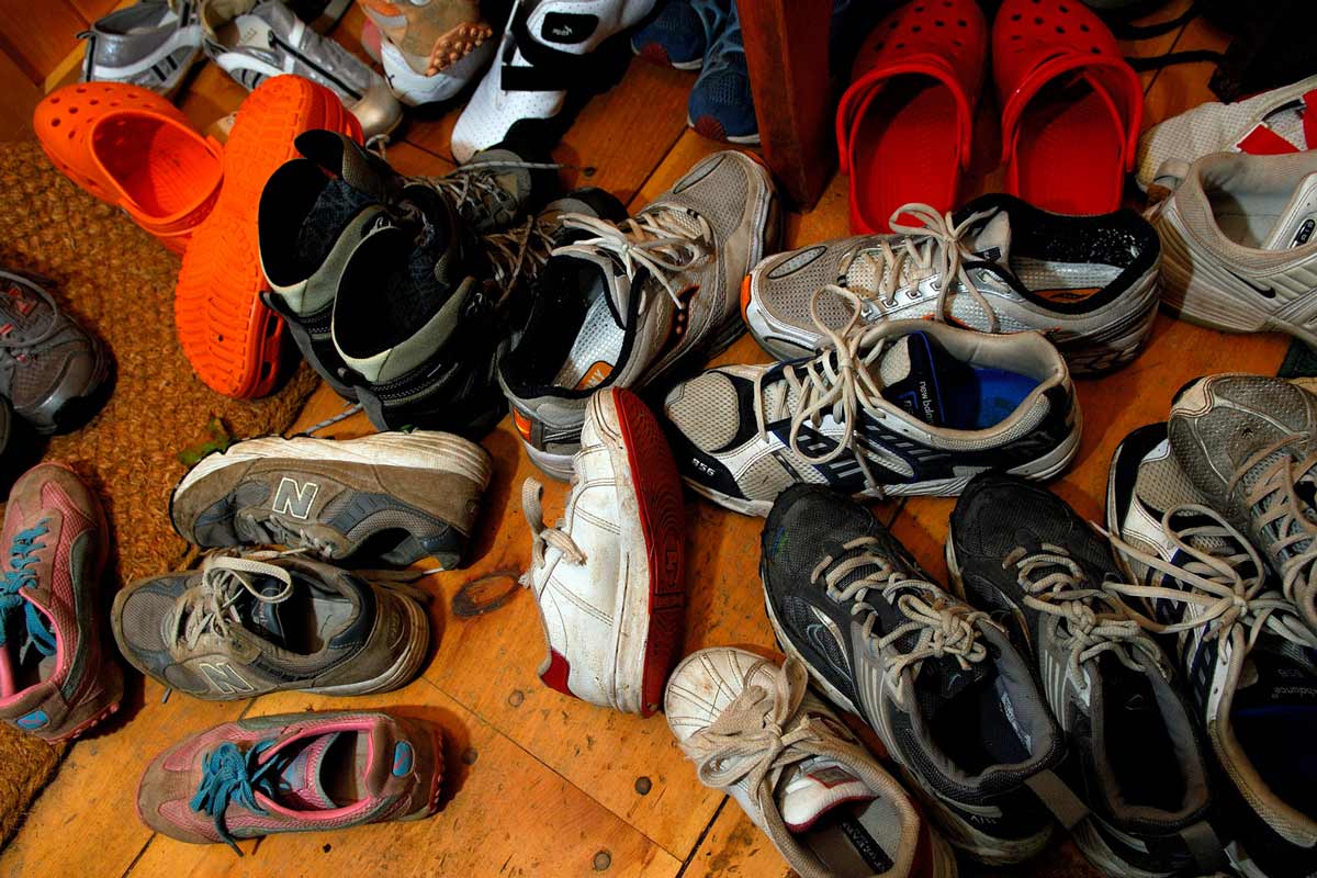 why we should not keep shoes at home main door