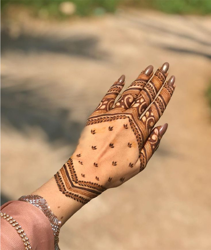 Back Hand Minimal Mehndi Design