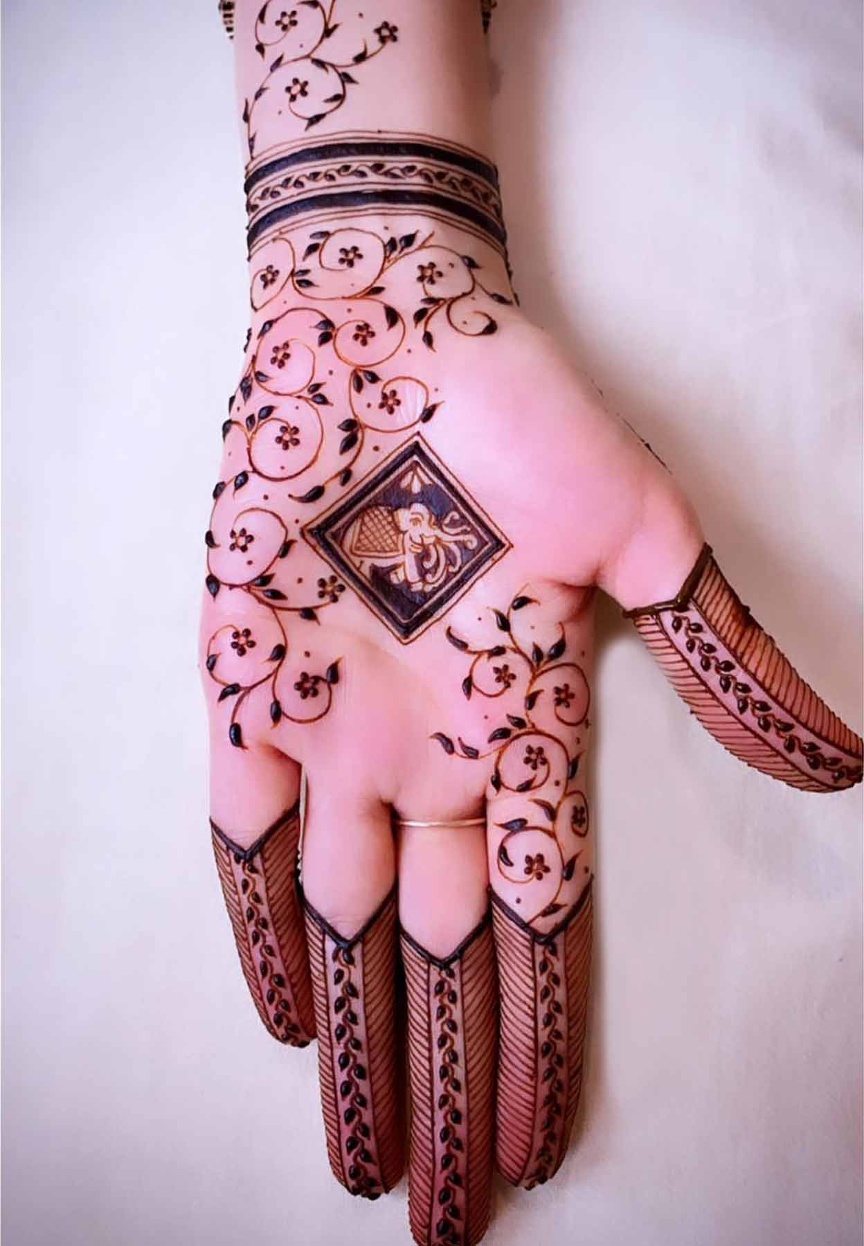 Beginner Mehndi Patterns