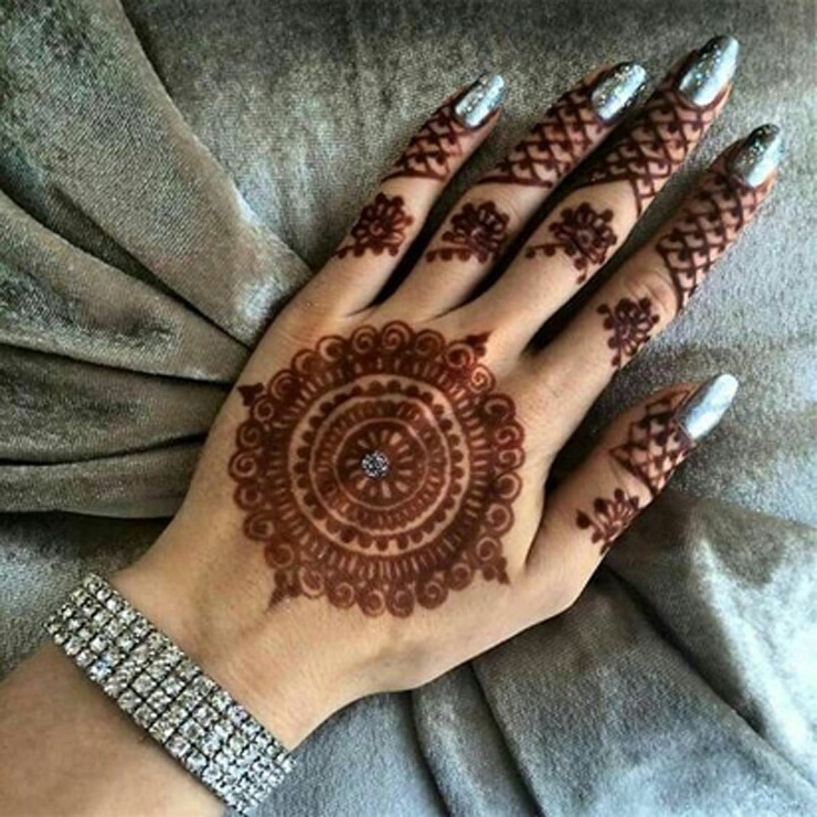 Circle Mehndi Design for rakshabandhan