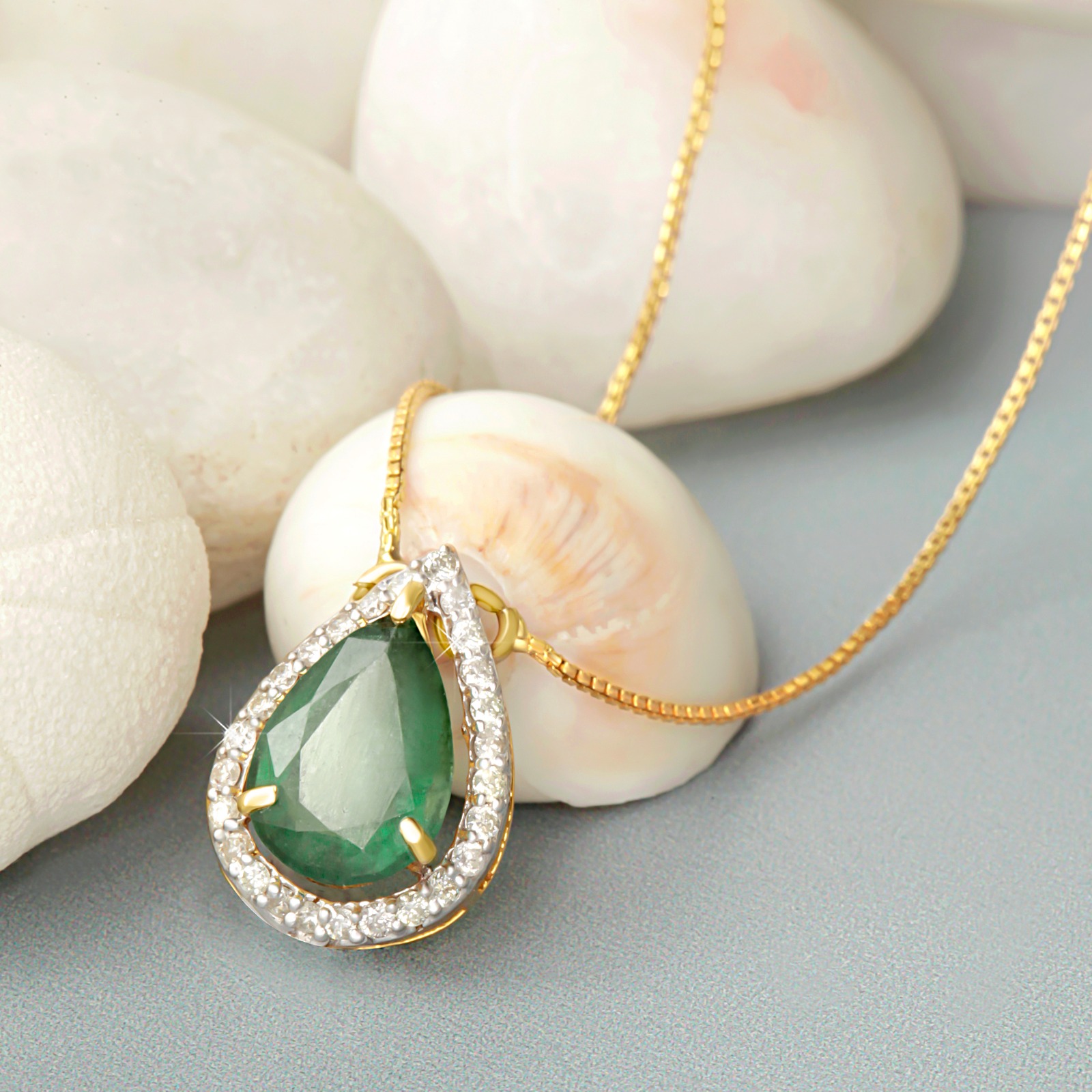 Emerald  Diamond Pendant for Friendship Day