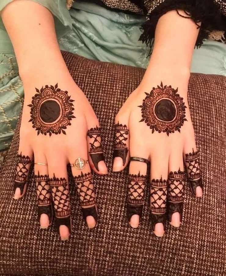 Gol Tikki Mehndi Design