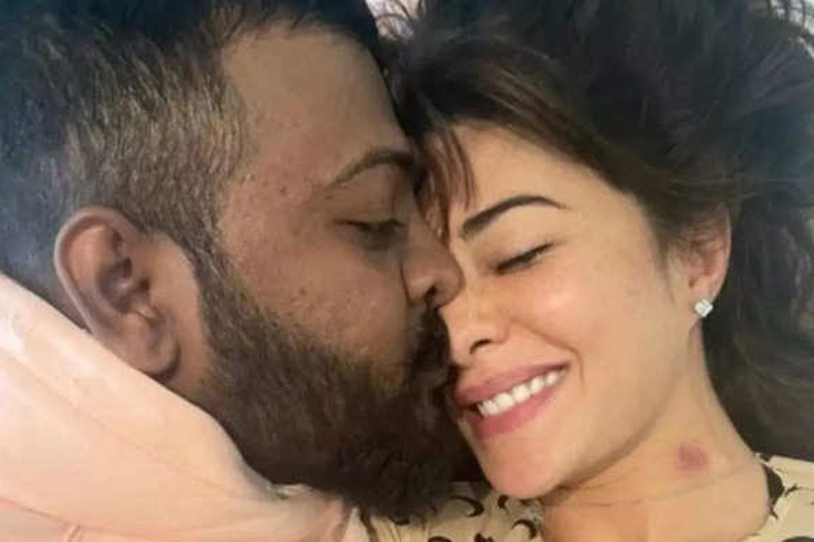 Jacqueliene Fernandez Receives A Private Yacht From Sukesh Chandrashekhar On Birthday