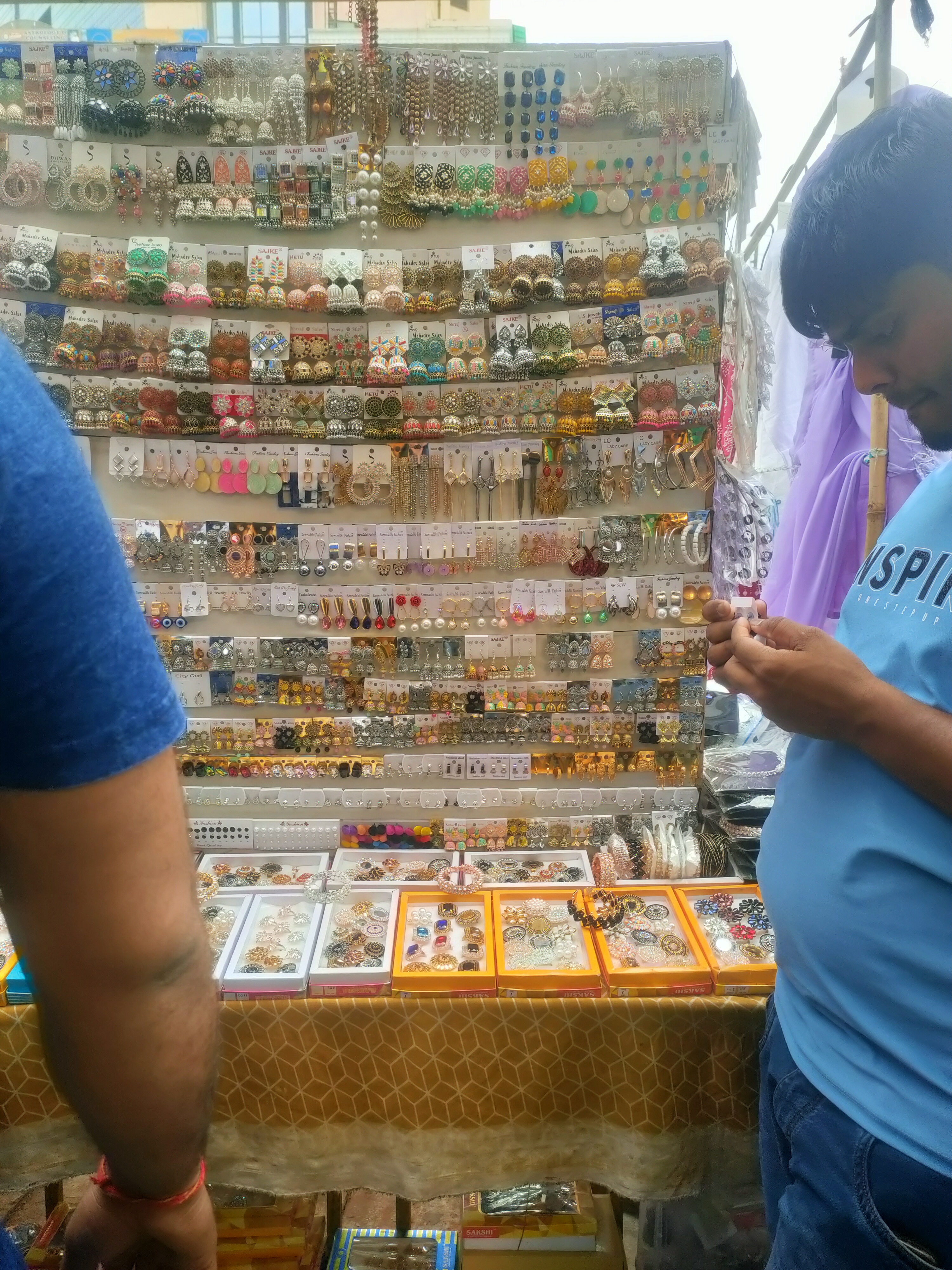 Jewellery shopping friday market