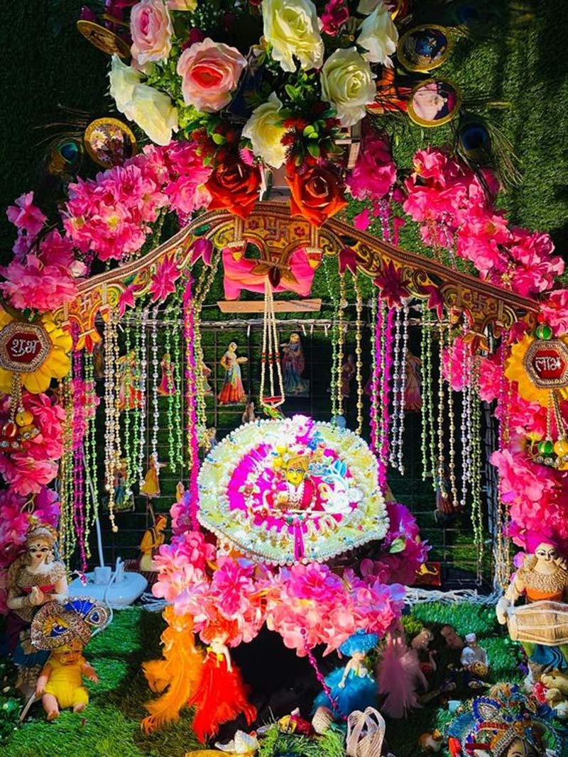 Krishna Jhula decoration ideas with lights and figurines