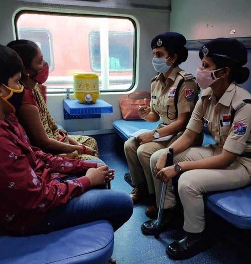 Meri Saheli Them: महिलाओं की सुरक्षा के लिए रेलवे का बेहतरीन सौगात, यात्रा  के दौरान मेरी सहेली रखेगी आपका ख्याल | what is meri saheli for female  travellers in indian railways ...