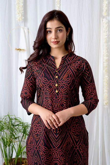 Simple Collar Bandhej Kurti Designs