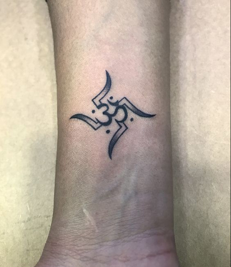 Swastik om tattoo designs