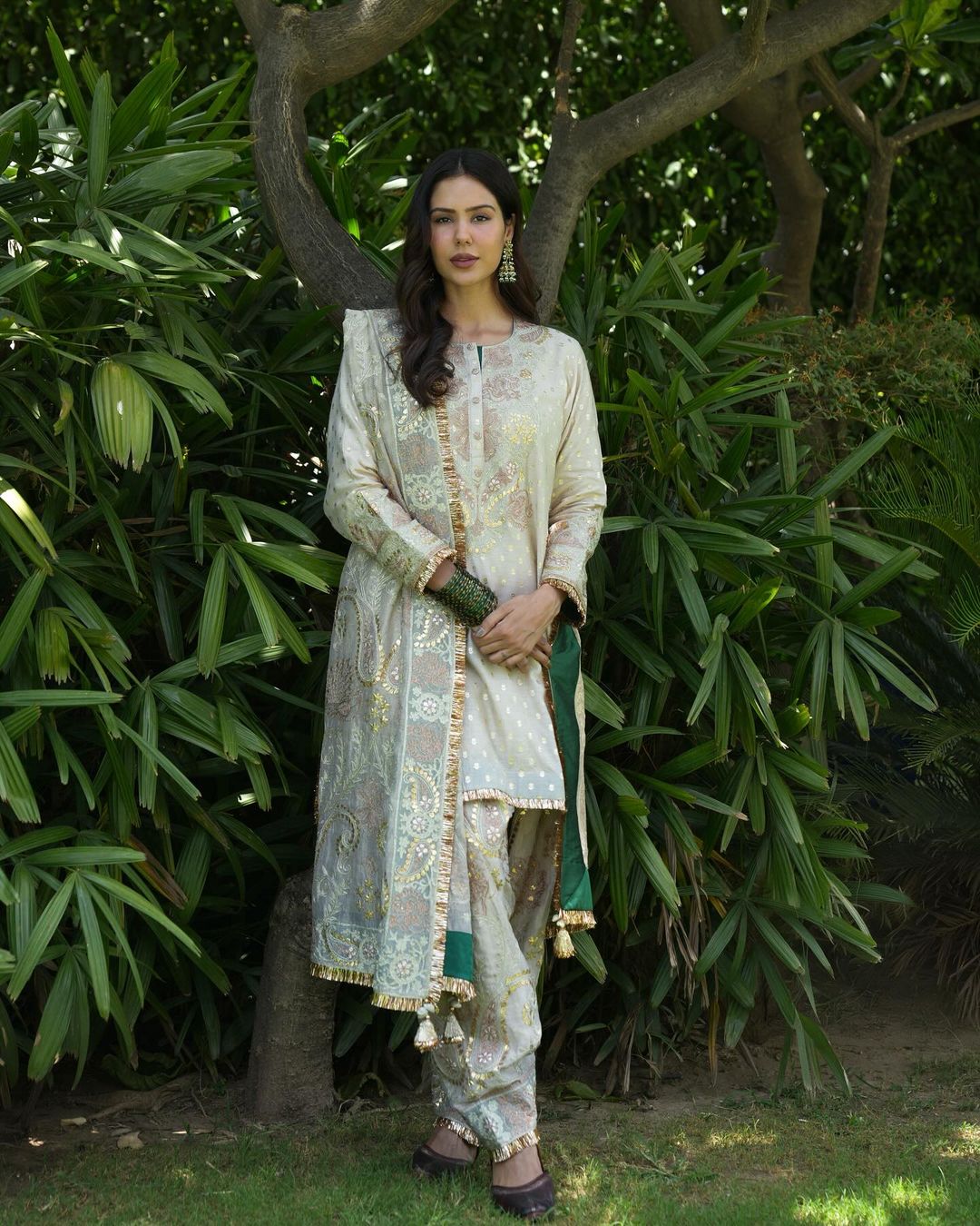 Wearing @heenakochharofficial Earrings @anumerton Hair @hairbyharrybajwa Makeup and styling by mePictures @that cameraguyy