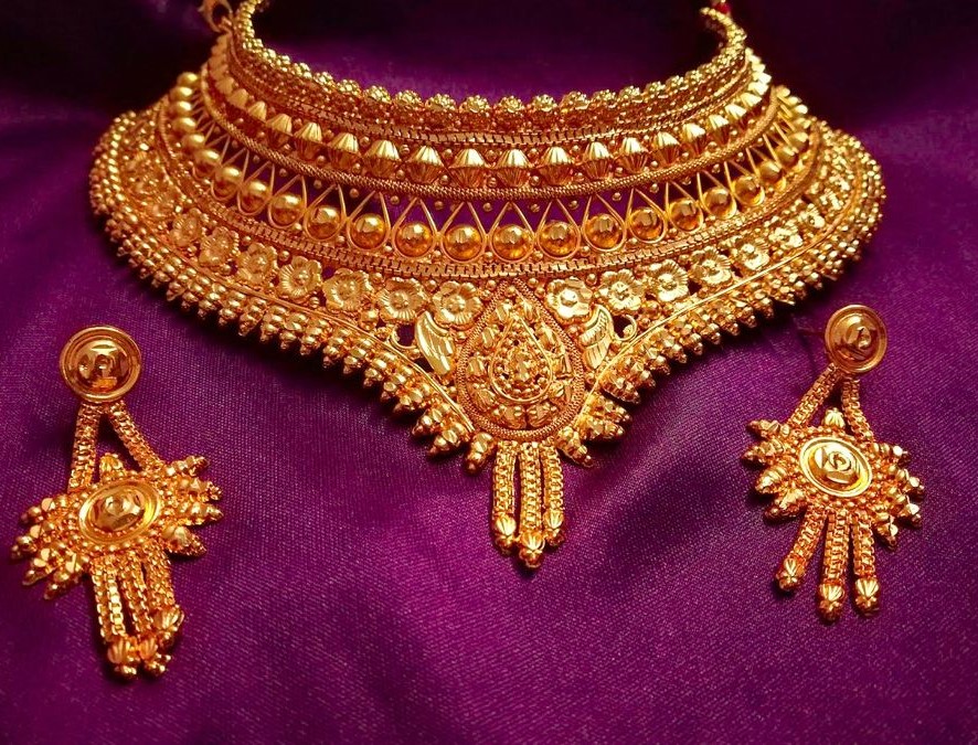 Seeing gold jewellery in dream deals