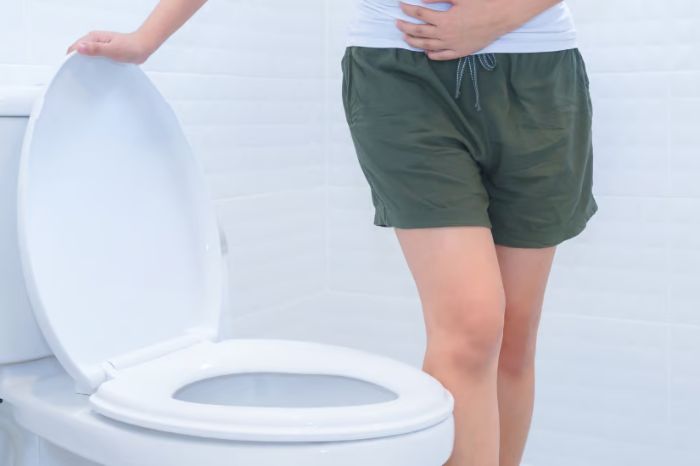 Why does your stool float and not sink Is sinking stool healthier than floating stool  