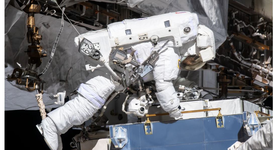 astronaut living standard in space