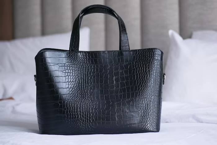 do not keep purse in bedroom vastu tips