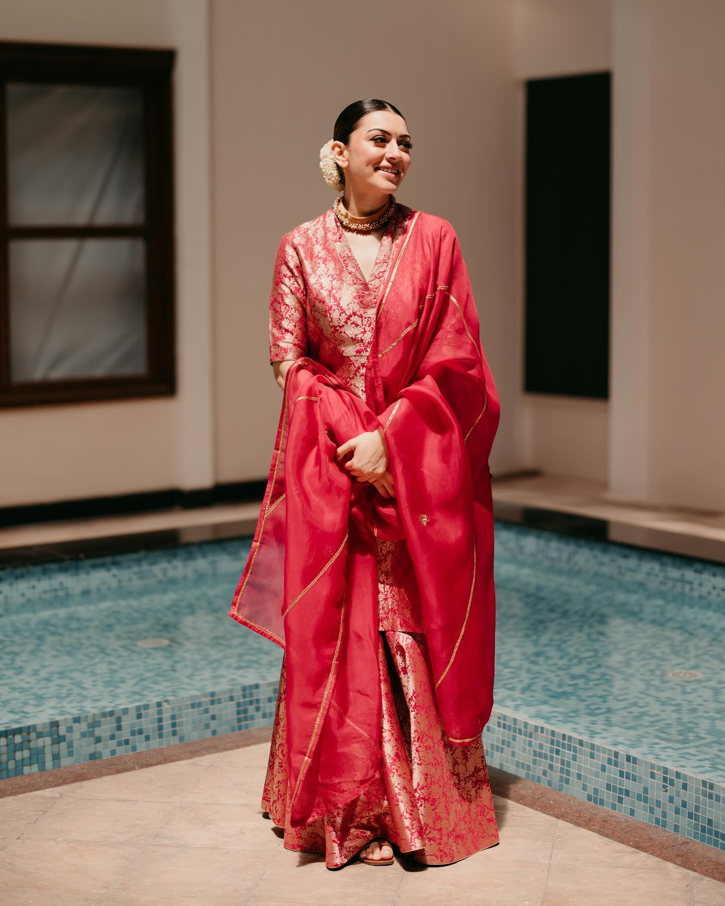 hansika motwani suit