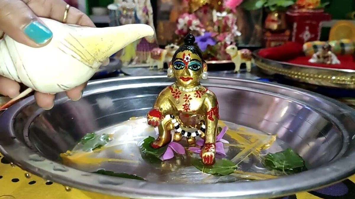 laddu gopal puja in janmashtami