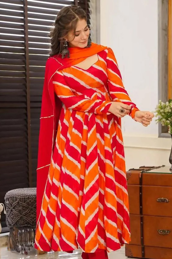 leheriya suit from saree