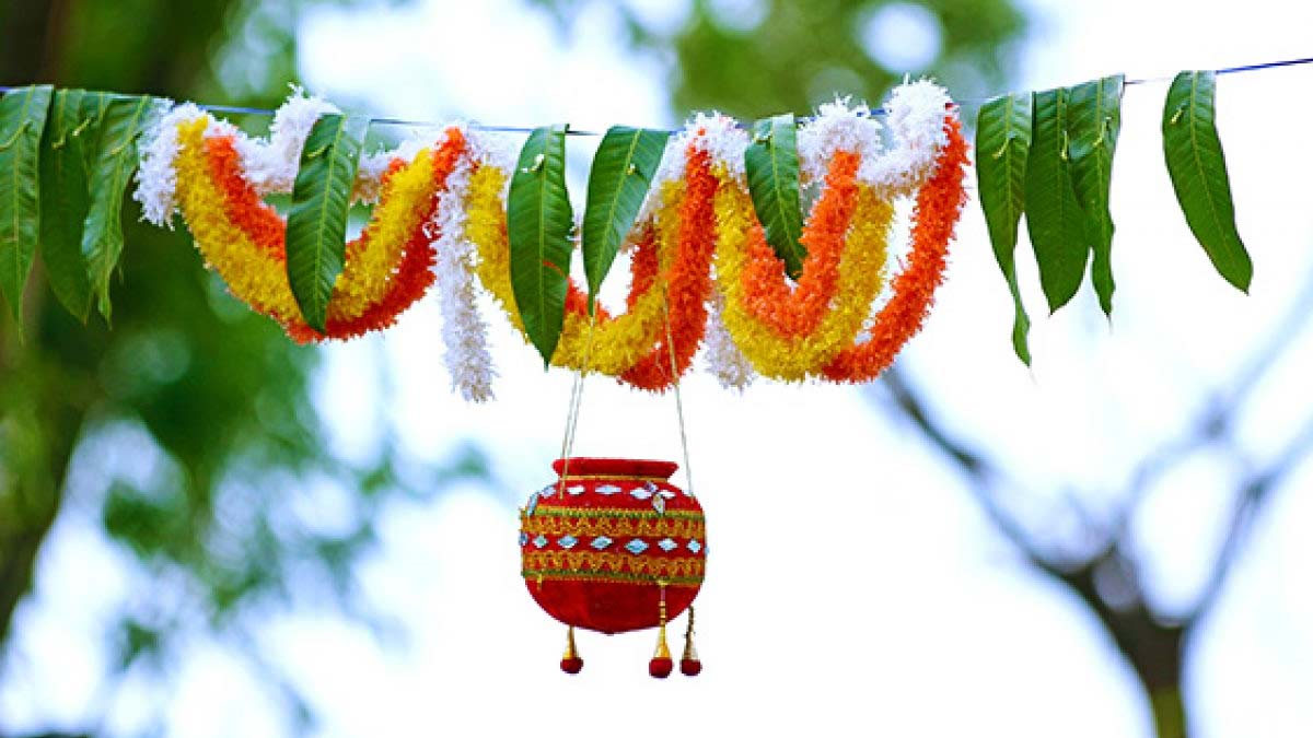 Janmashtami Matki Decoration: घर की इन चीजों से सजाएं कान्हा की मटकी ...