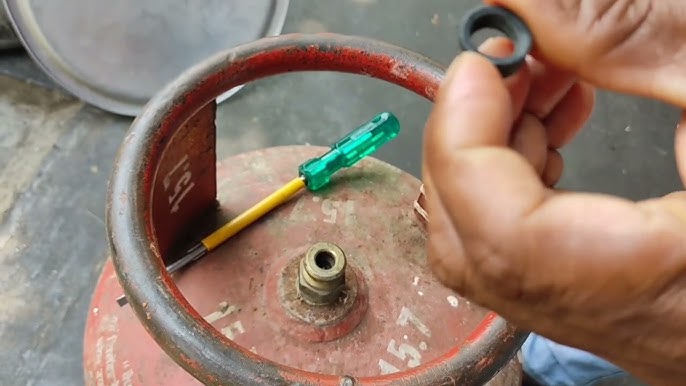 open lpg gas cylinder lid without a cord