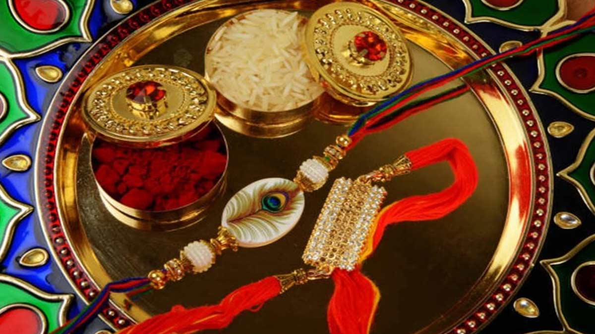 Raksha Bandhan 2024: रक्षा बंधन में अपने ईष्टदेव को किस विधि से बांधें राखी?  | raksha bandhan 2024 how to tie rakhi to adorable deity | HerZindagi