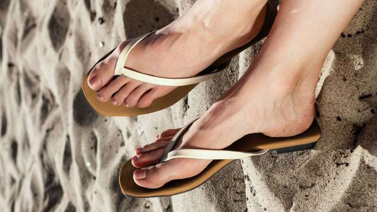 ये Beach Footwear For Women आपके समर स्टाइल में लगाएंगी चार चांद, कंफर्ट और लुक दोनों लाजवाब