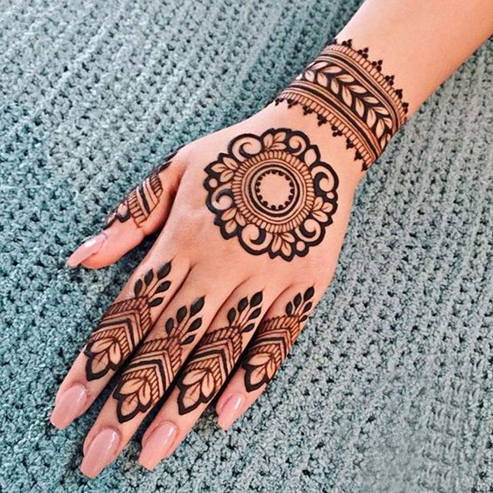 Big Pattern Mehndi Design