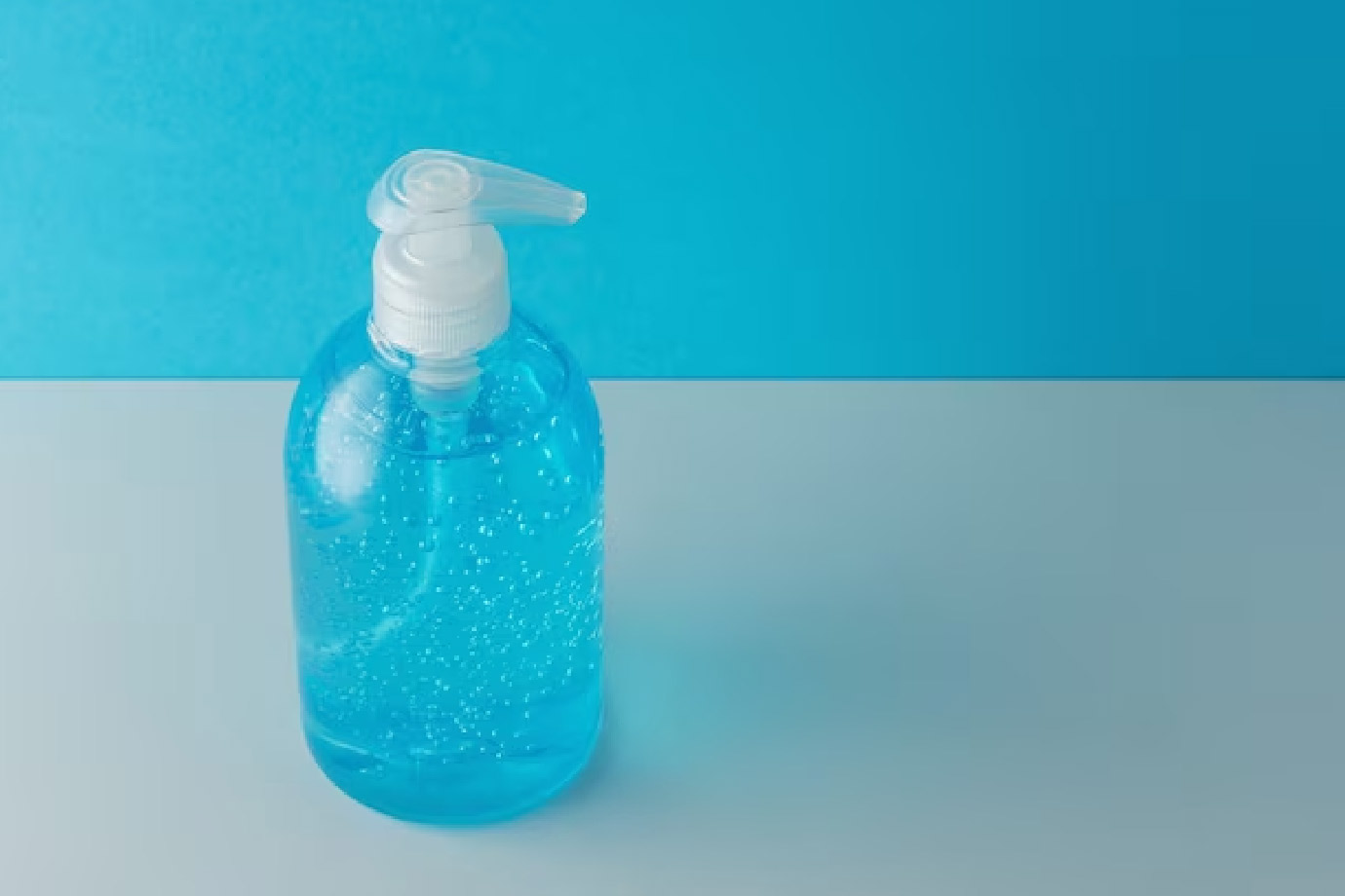 Clean Yellowness Of Water Bottles With Vinegar