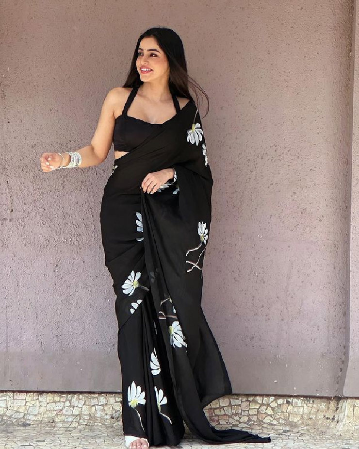 Designer saree style tips