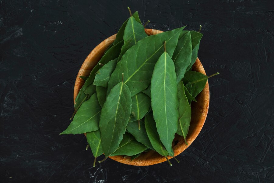 Does eating curry leaves reduce cholesterol