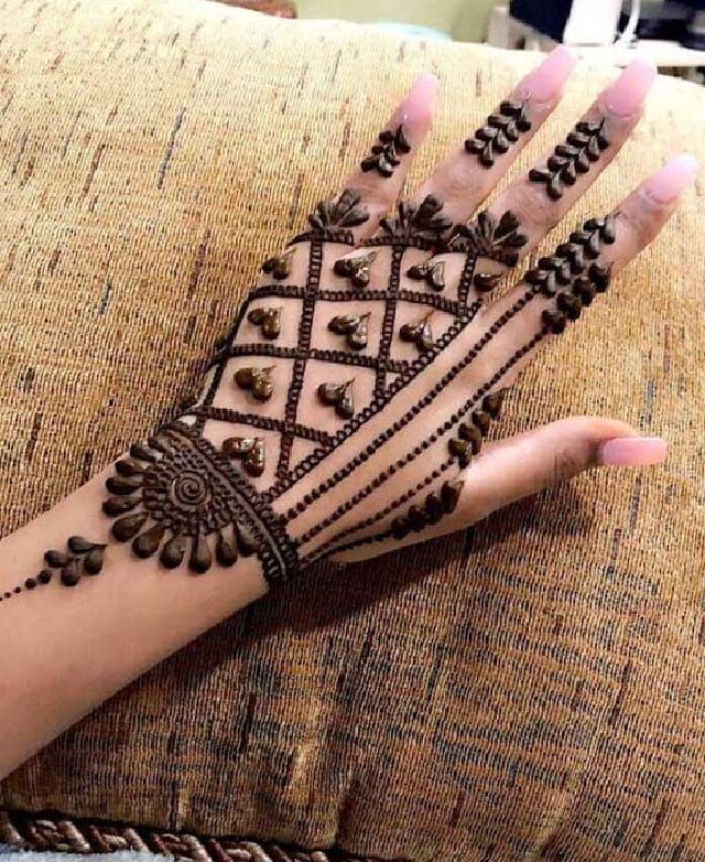 Women’s Day 2024: Celebrating Her Beauty With These Exquisite Mehndi ...