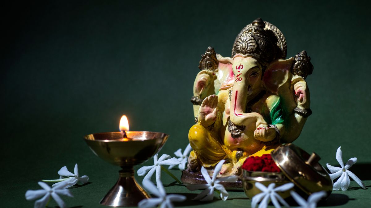 The Right Guide To Perform Lord Ganesha's Abhisheka As Per Your Zodiac