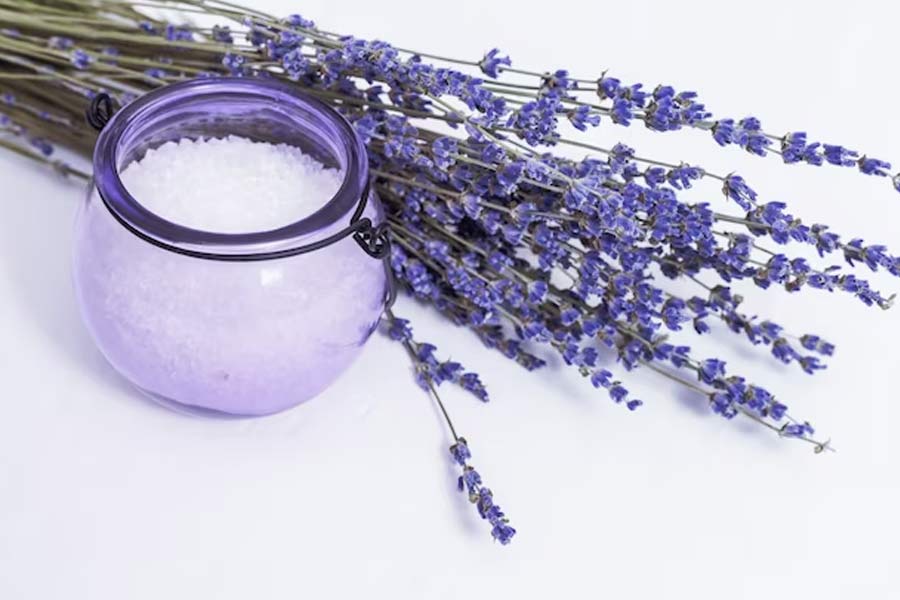 कारपेट से आने लगी है स्मेल, इन 3 तरीकों से करें साफ carpet smell