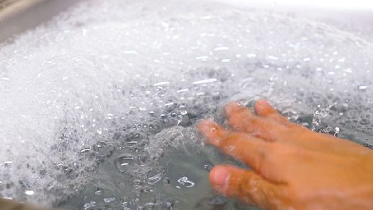 How to wash sock with vinegar