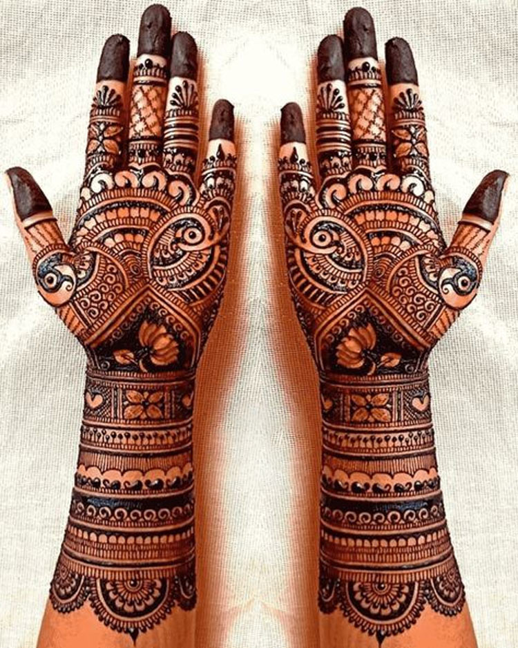 Intricate Keri Mehndi Design