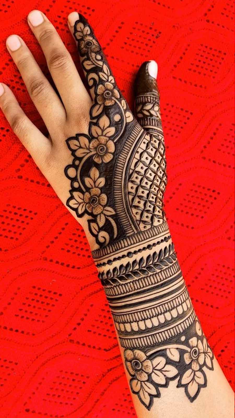 Full heavy Mehndi design ❤️😍 - Unique Mehndi Designs | Facebook