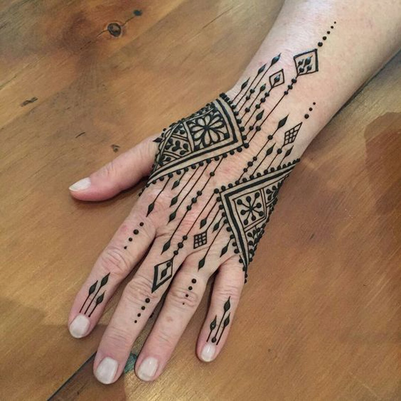 Minimal Mehendi Design