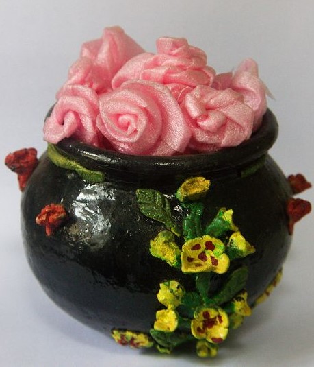 Should You Keep Black Earthen Pot At Home As Per Vastu