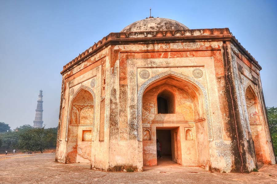 Tomb of mehruli in hindi