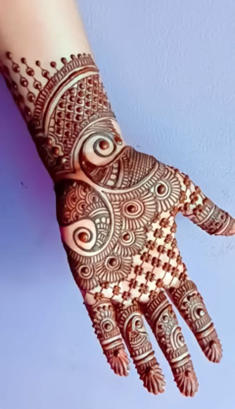 Unique Keri Mehndi Design