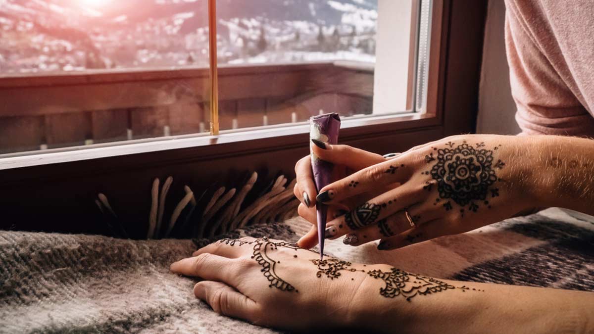 Easy Henna Tattoo Inspired Design Nail Art Tutorial - YouTube