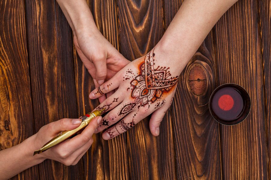 Bridal henna artist Mallorca | Meet professional henna artist Lisa Tomanin  - Sunshine Wedding Spain