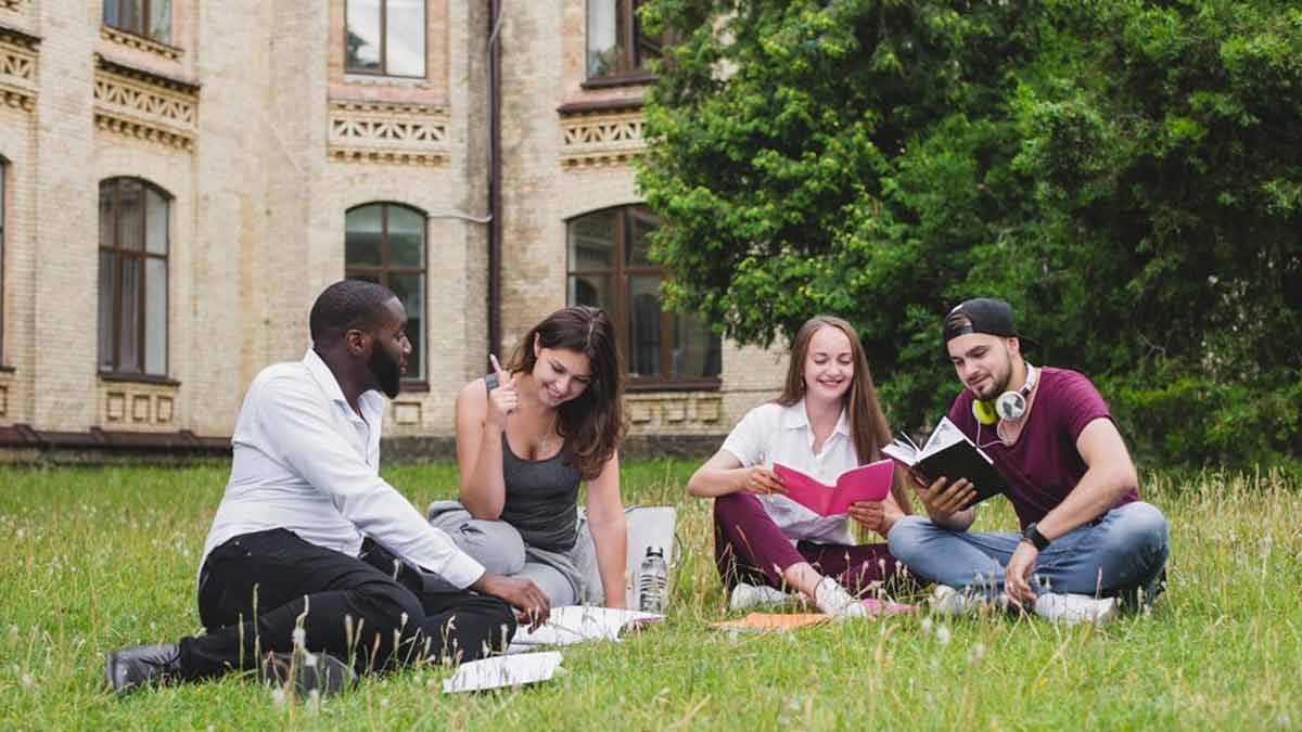 HZ Educate: 6 Factors To Keep In Mind When Choosing A College In Foreign Country