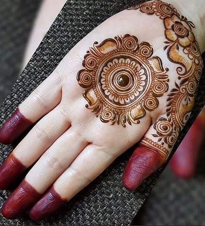 circle mehndi design back hand 3