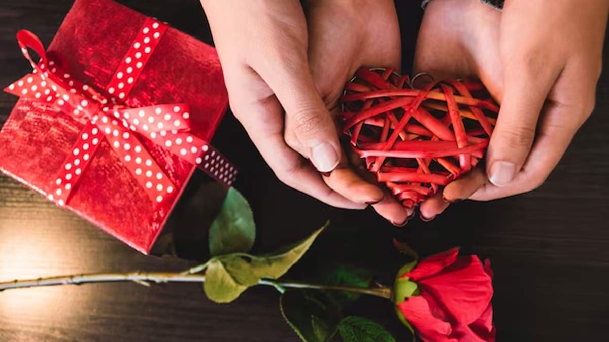 Rose Day Delight: Gift Ideas To Make Your Girlfriend And Boyfriend Feel Special