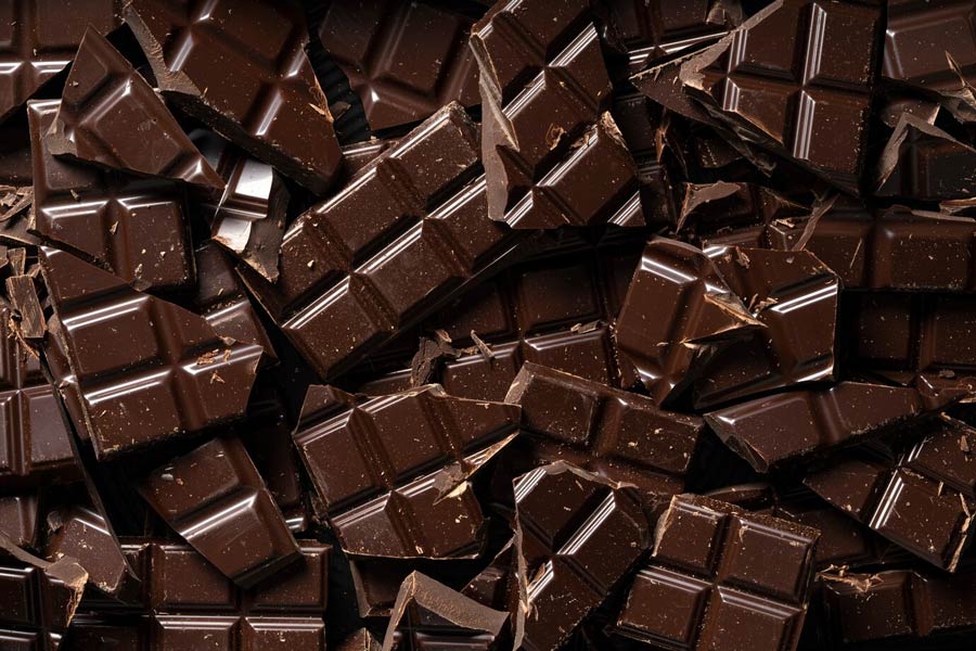 Chocolate Day 2024 व्हाइट मिल्क और डार्क ब्राउन चॉकलेट के हैं