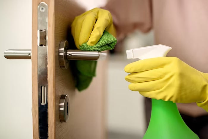 how to clean door handel