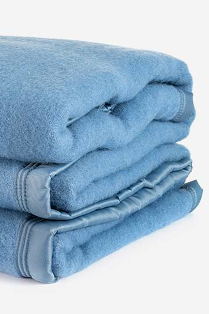 how to clean heavy blanket with caustic soda solution