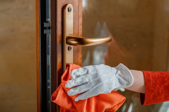 how to clean nikkel door handel